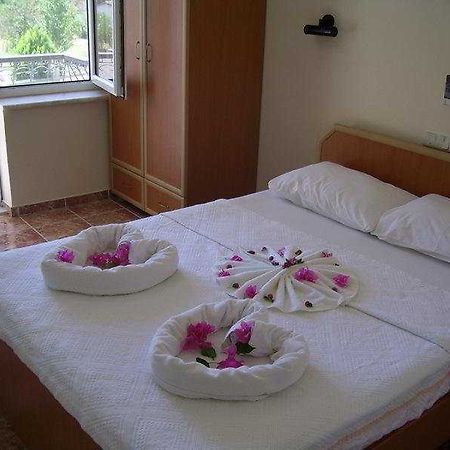 Junior Ozalp Hotell Dalyan Exteriör bild